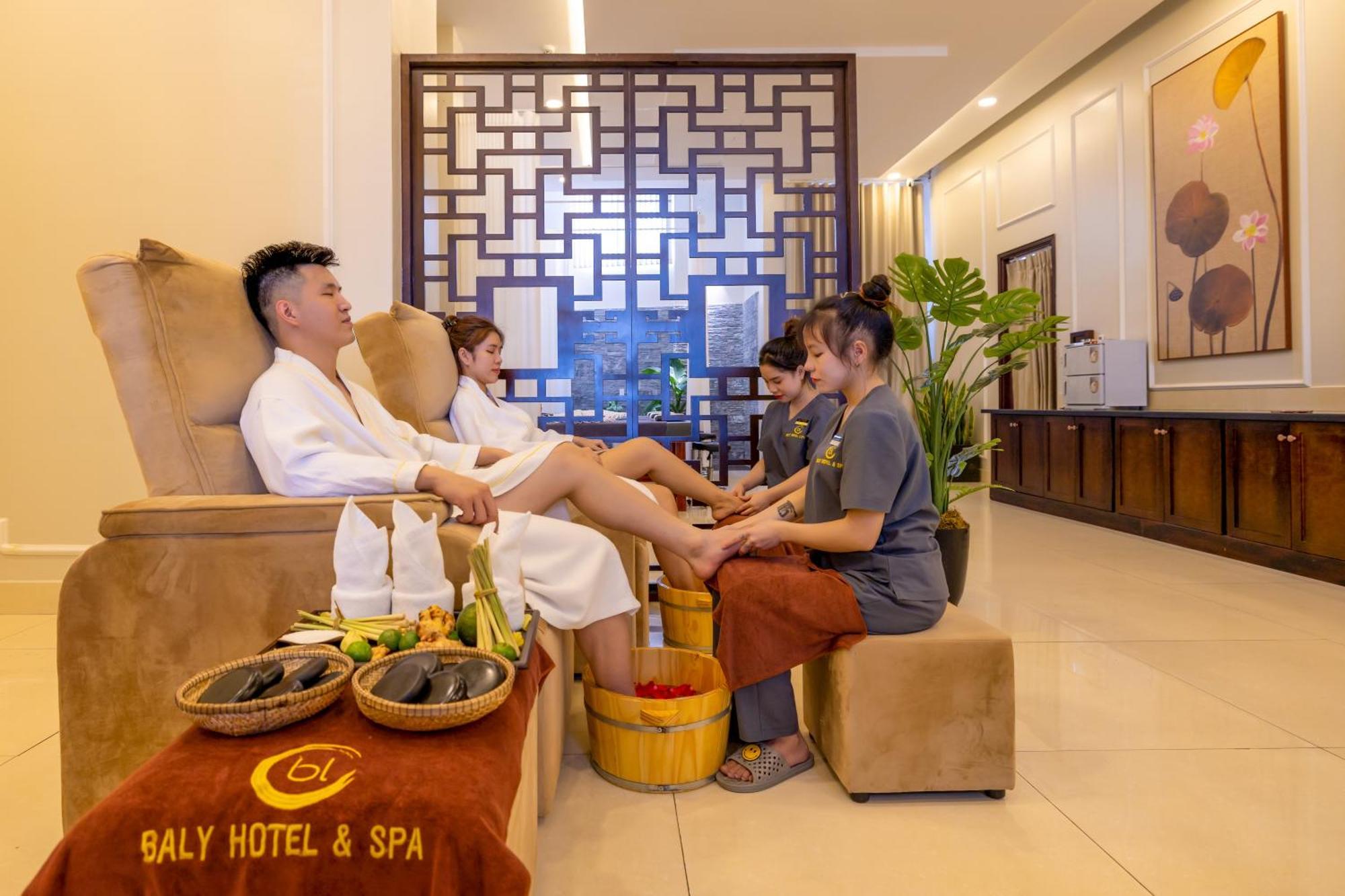 Baly Hotel Hué Extérieur photo