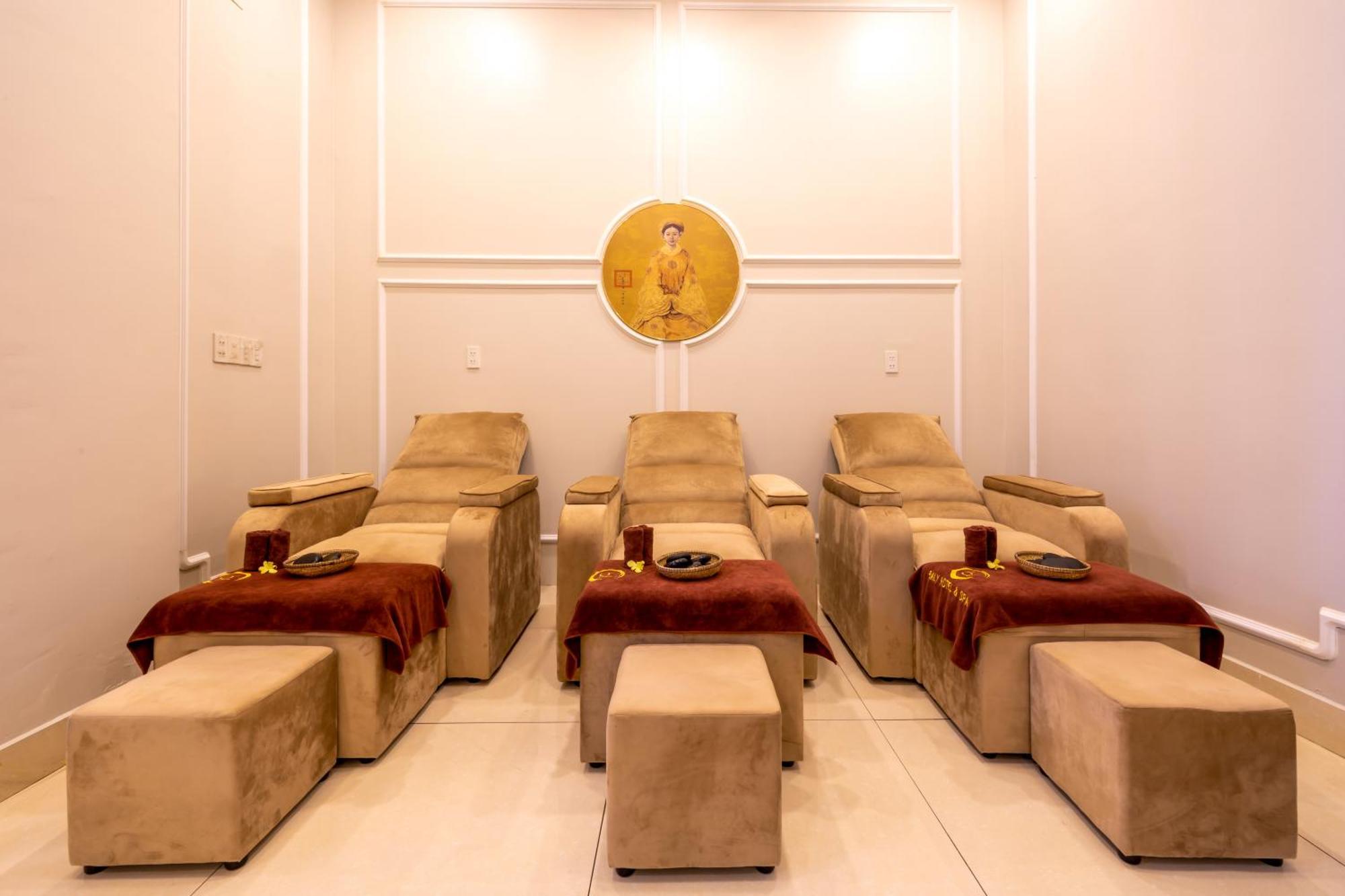 Baly Hotel Hué Extérieur photo
